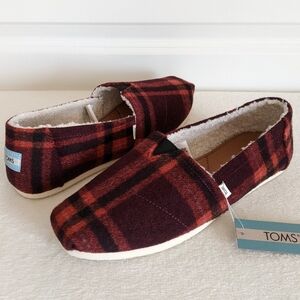TOMS Slip On Flats Belmont Wool Blend Red Plaid Upper Faux Shearling Lined 9 NWT